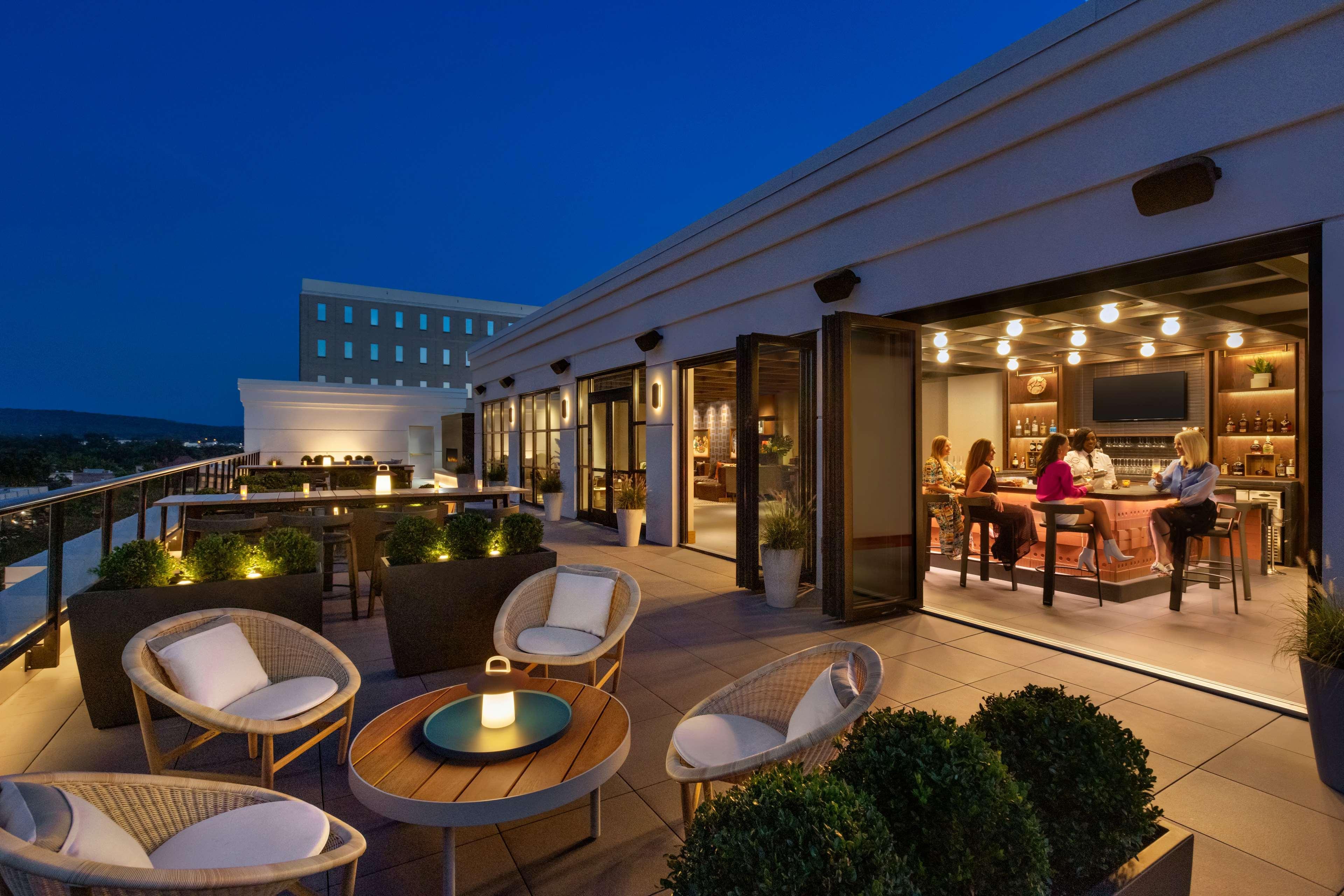 106 Jefferson Huntsville, Curio Collection By Hilton Exteriör bild