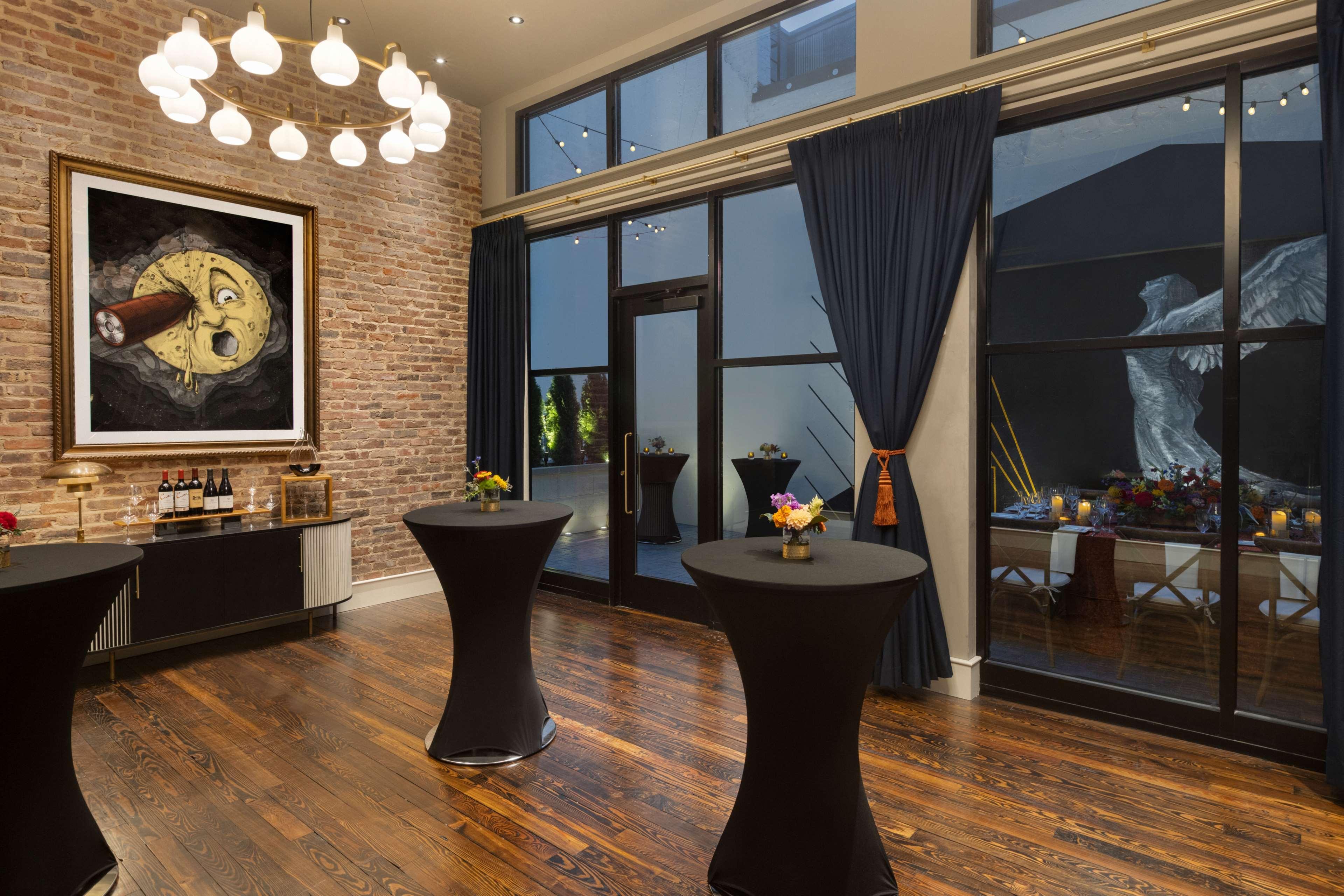 106 Jefferson Huntsville, Curio Collection By Hilton Exteriör bild
