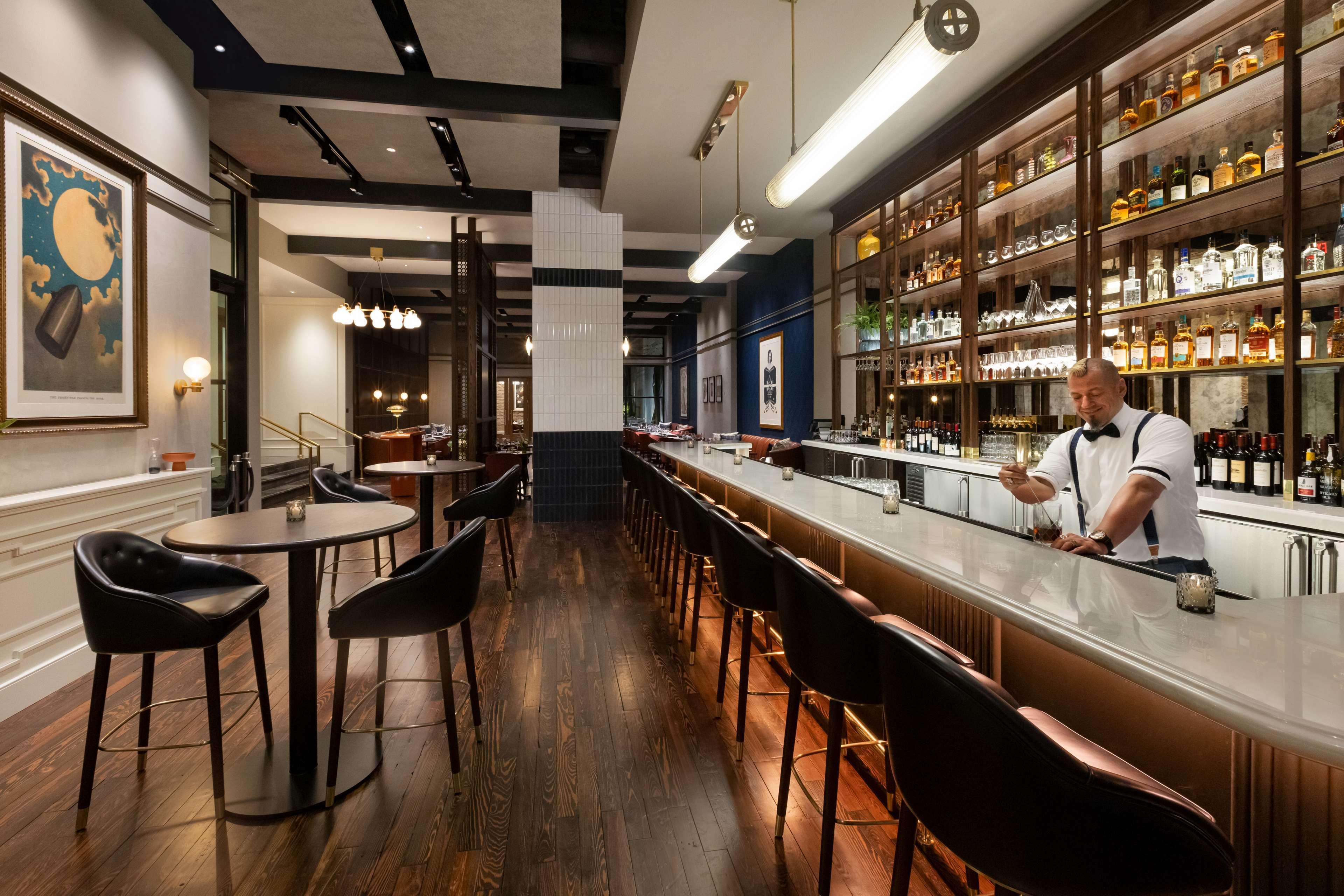 106 Jefferson Huntsville, Curio Collection By Hilton Exteriör bild