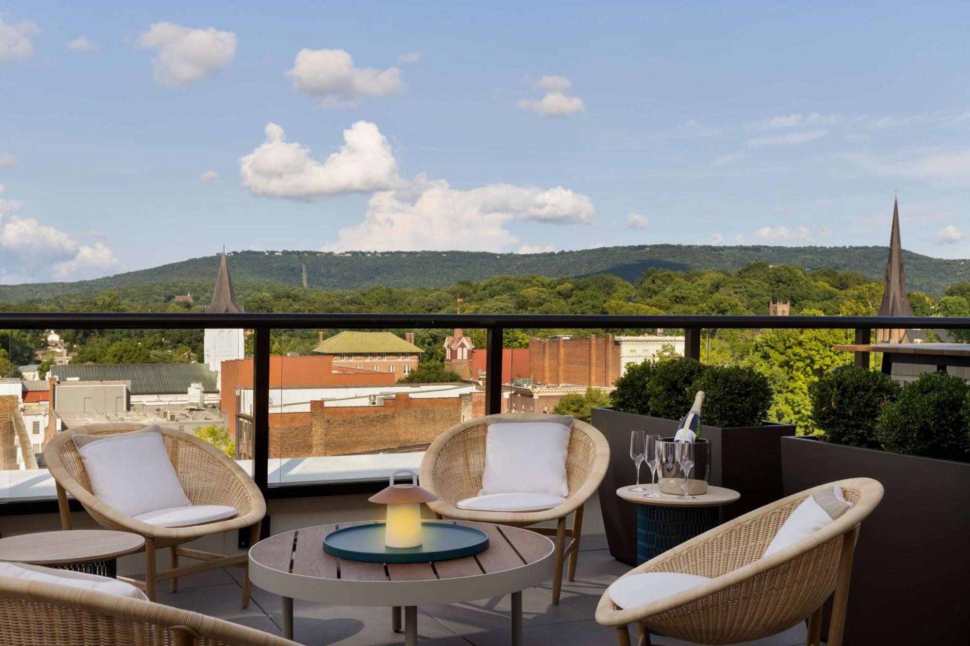 106 Jefferson Huntsville, Curio Collection By Hilton Exteriör bild