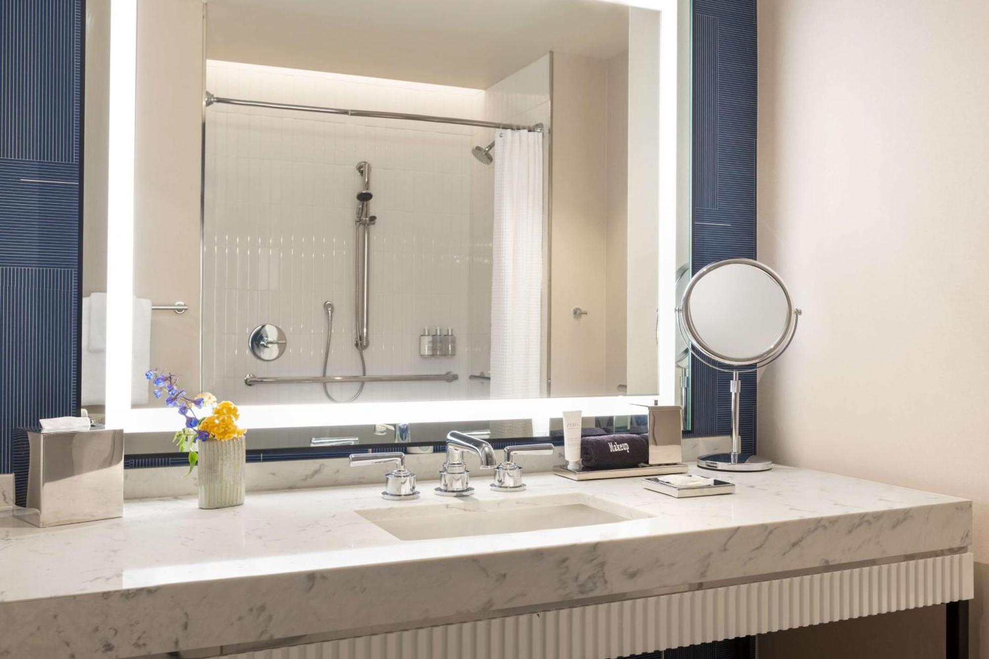 106 Jefferson Huntsville, Curio Collection By Hilton Exteriör bild