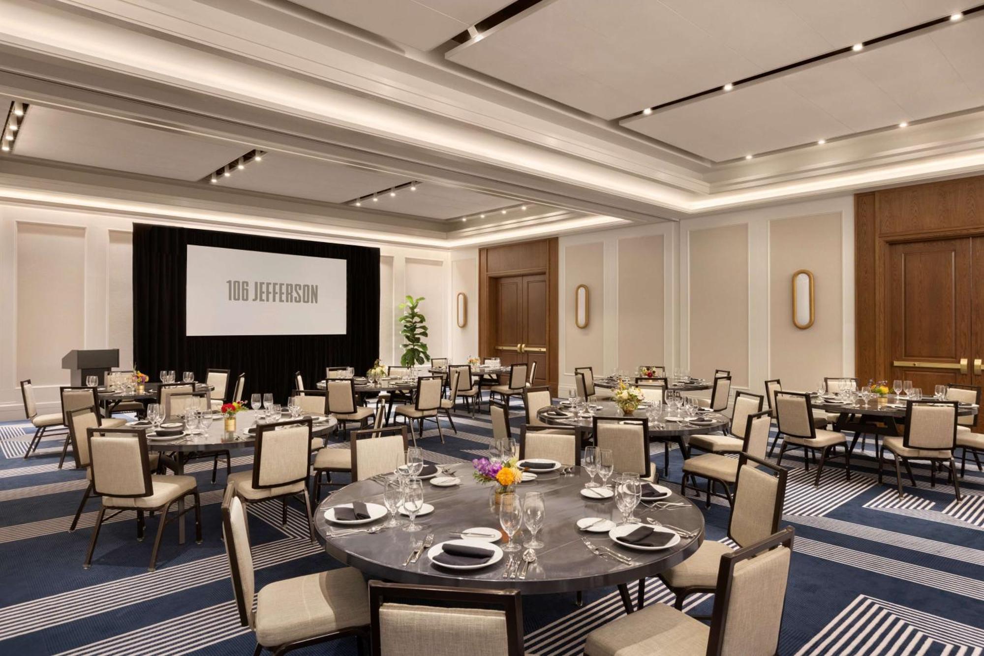 106 Jefferson Huntsville, Curio Collection By Hilton Exteriör bild